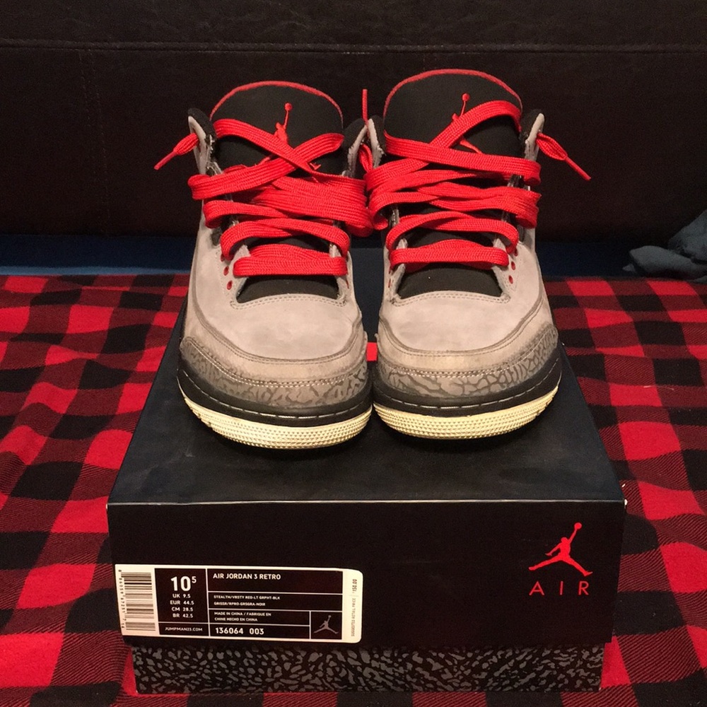 Jordan 3 “Stealth”